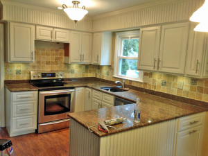 Refaced kitchen with Frosty White and Oyster Glaze